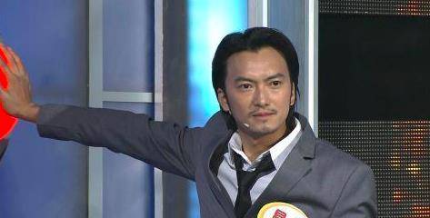 原创易波因长得太帅不甘心送快递整容成明星如今逆袭人生