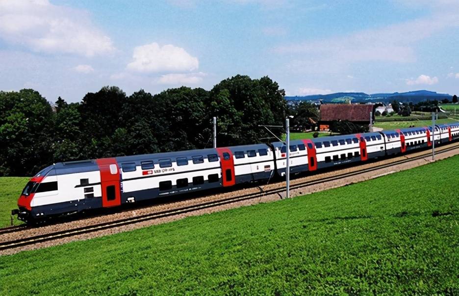 我国的豪华旅游专列即便是坐得起飞机也不一定能坐得起它