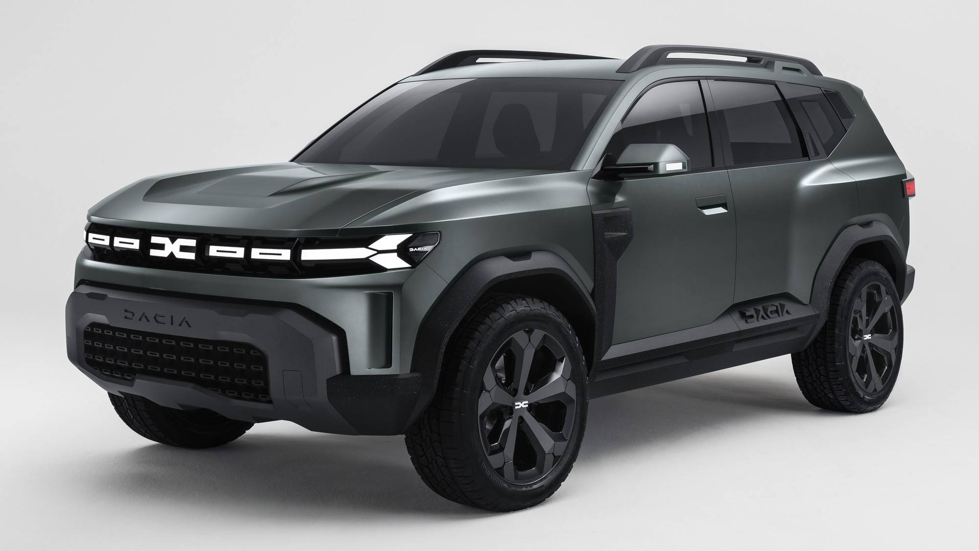 其中一款是先前发布的bigster概念车的量产版,此外2022年logan lcv