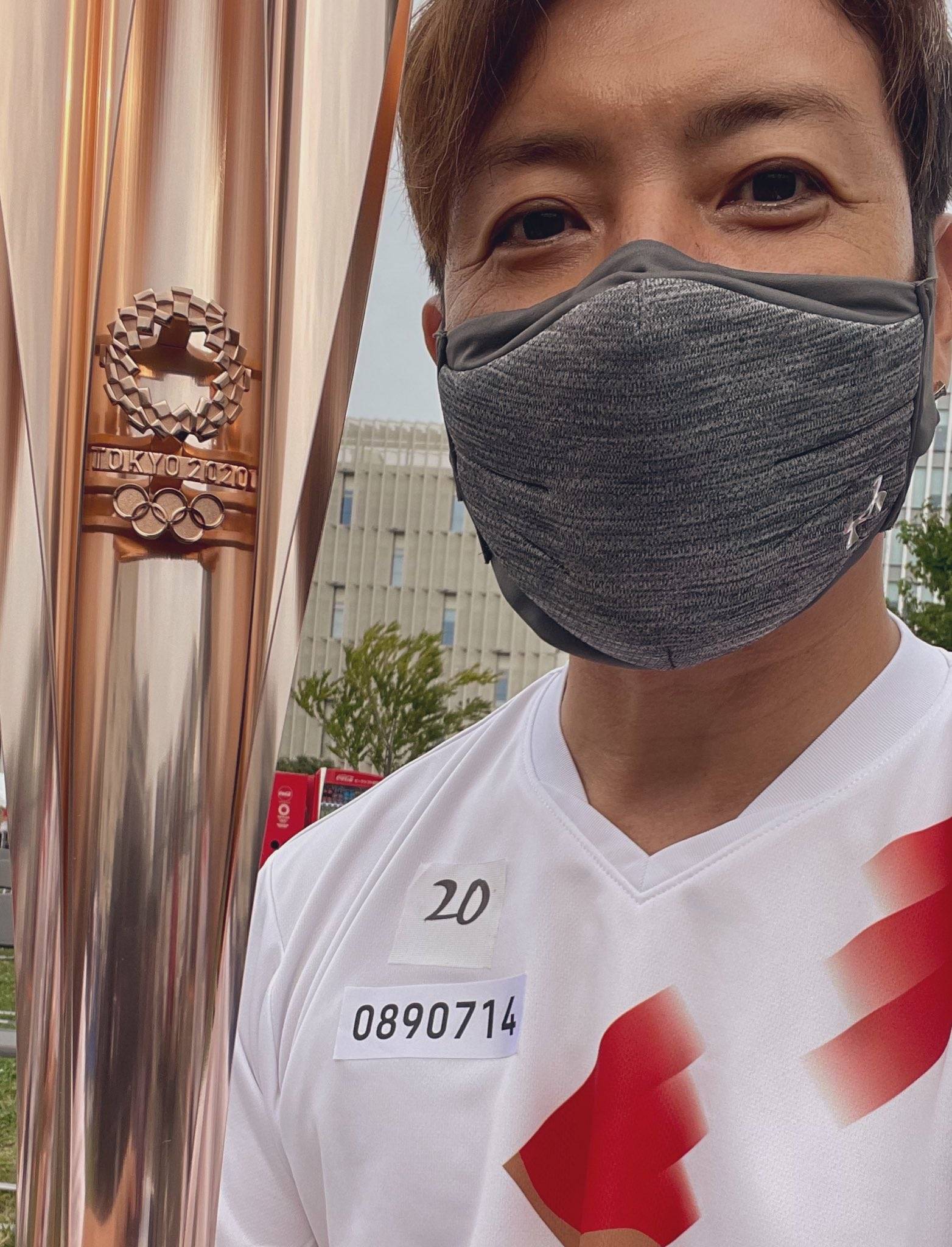 原创鹤野刚士担任奥运会火炬手以火炬接吻的方式将圣火传递给大家