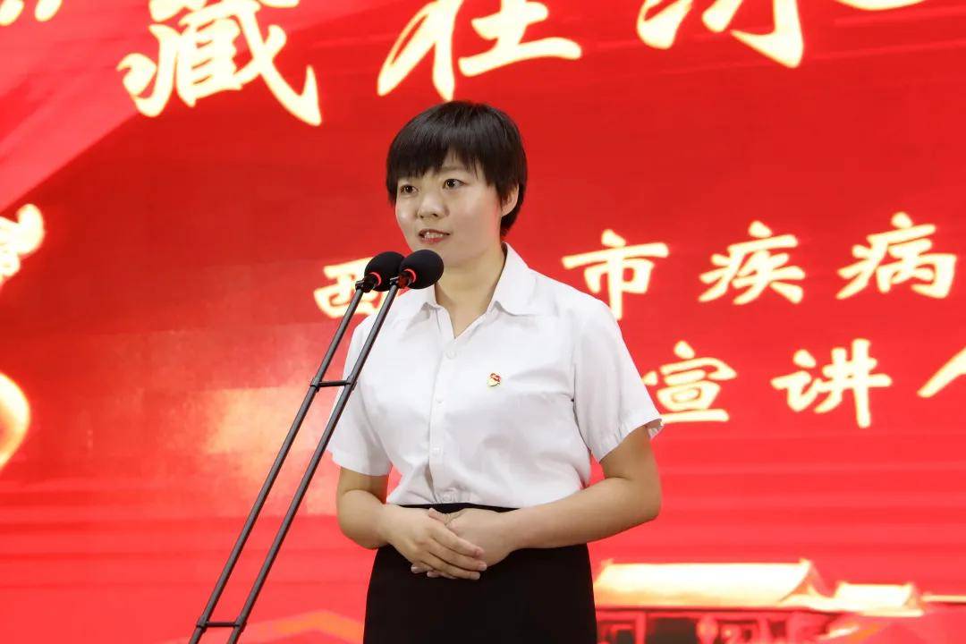 西安市疾控中心胡妮以"冰箱"为线索,讲述了疫情期间,西安疾控人舍小家