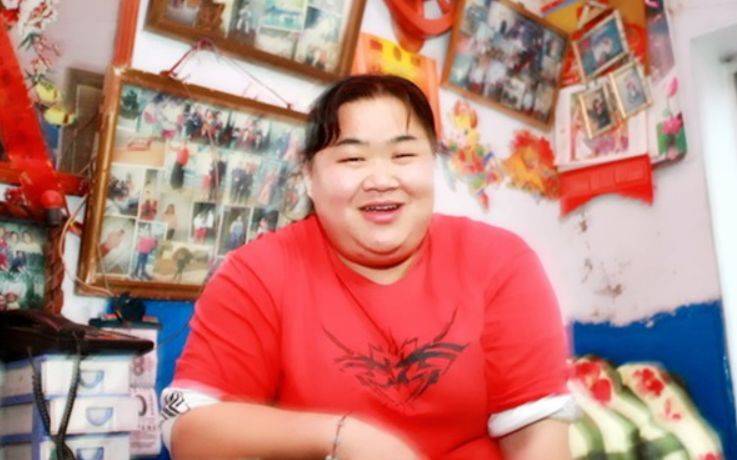 唐功红为国夺冠,悉尼奥运会冒死举重182.5公斤,现在生活怎样?