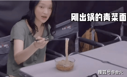 心态|周迅与小11岁男星热舞！两人扭动默契眼神暧昧，舞姿随意又撩人