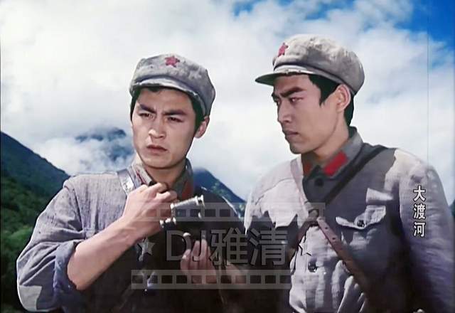 尽管他在拍《大渡河》的时候,其颜值不输陈宝国,是那个年代妥妥的小