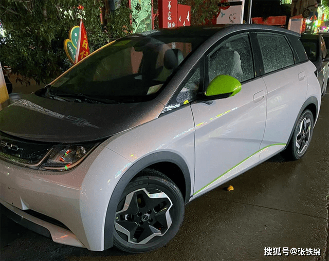 比亚迪海豚实车曝光 外观很时尚 内饰很精致 搭载8合1电驱动力 造型