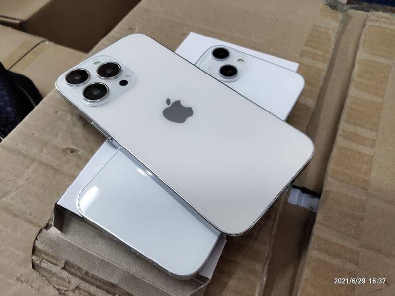 系列|iPhone 13、13 Pro最新机模曝光：新外形颇有辨识度