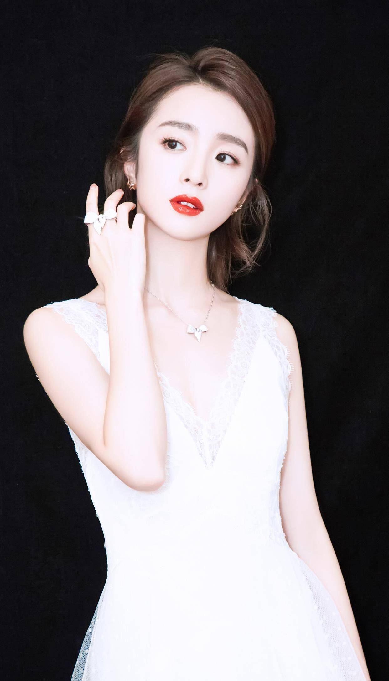 仙女|胡冰卿果然“冰清玉洁”,一身仙女裙明艳动人,仿若人间仙子