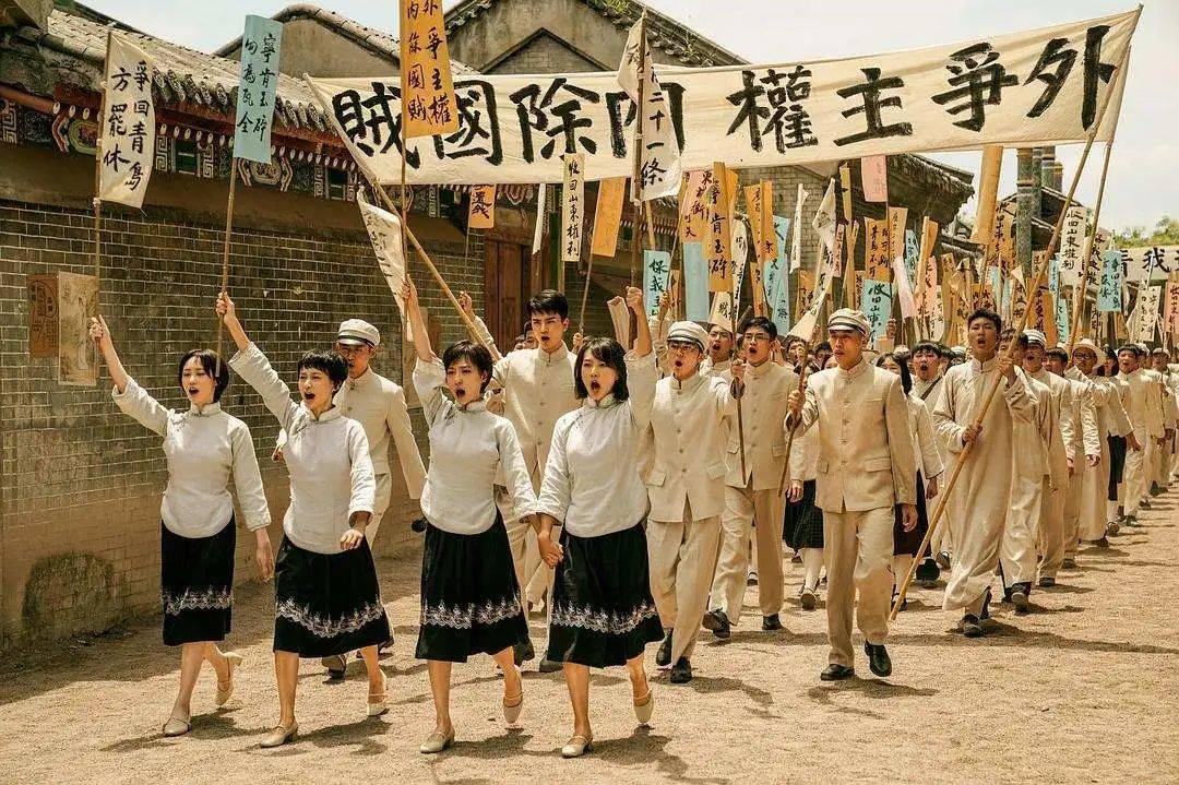 嵌入人物抓细节，《1921》里的亮眼表现，韩东君把角色演活了_