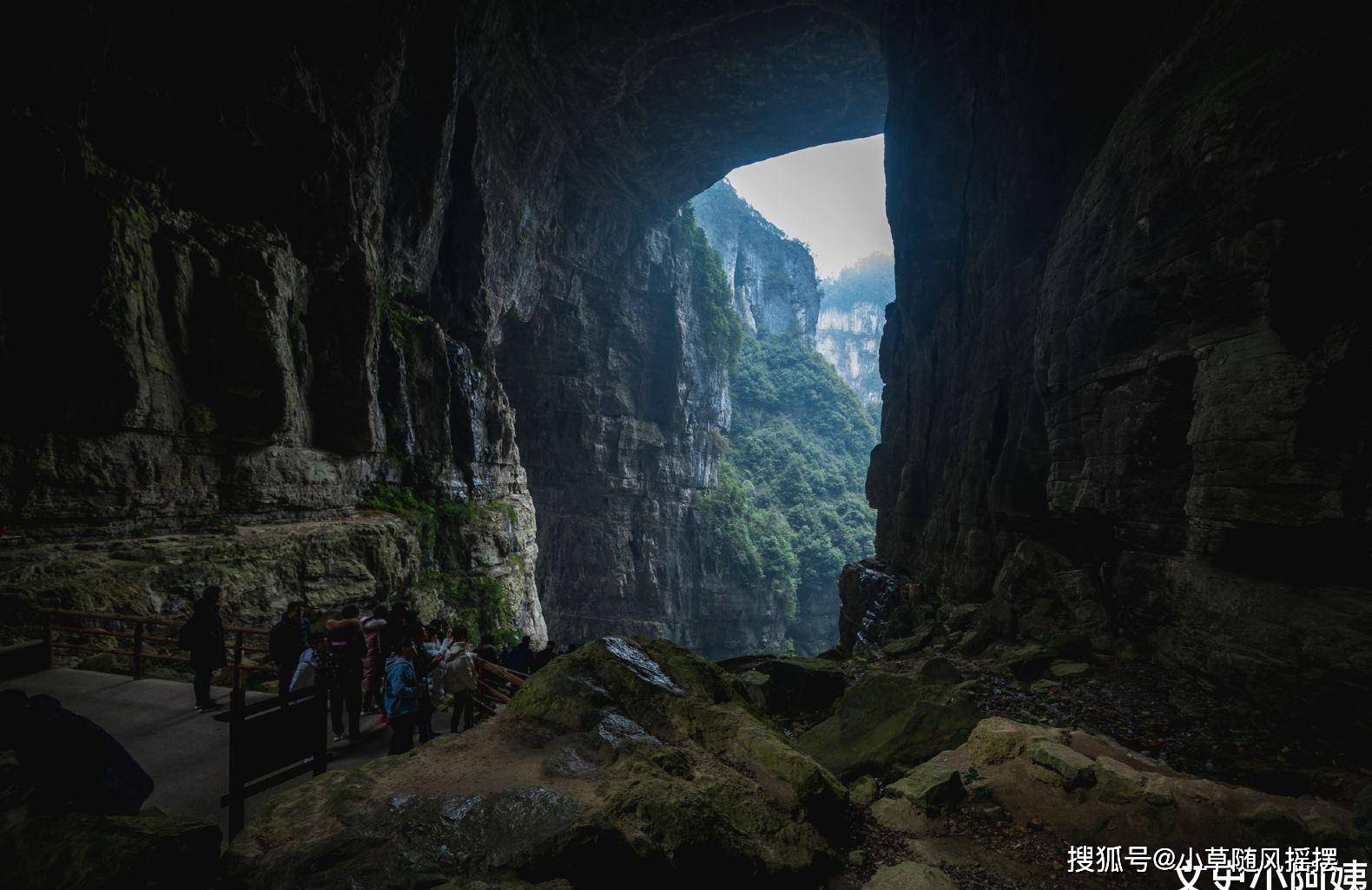 亞洲最大天生橋群 ,百米內連著3座,還是《變形金剛4》取景地_三橋