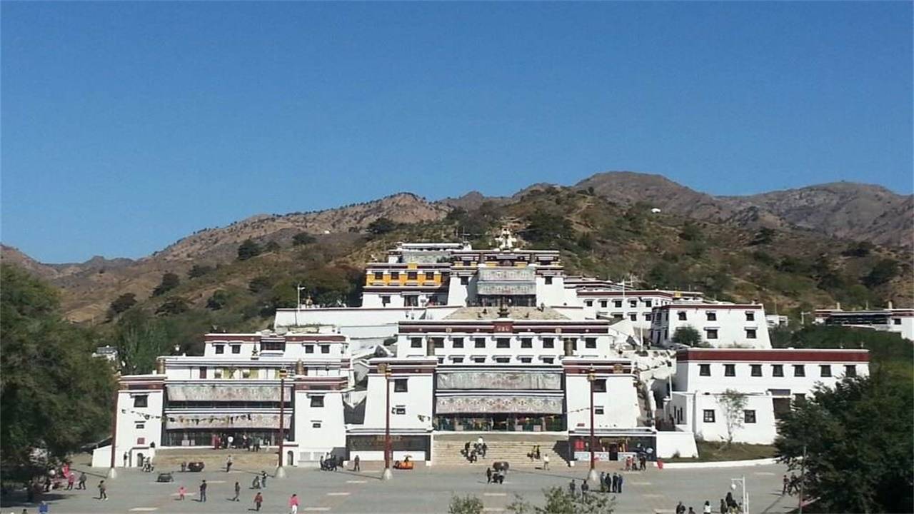 内蒙古一座低调的寺庙,被称为"小布达拉宫,就位于包头市内