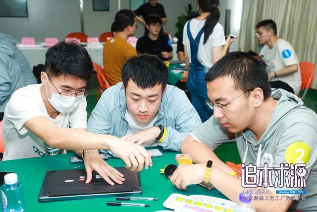 Pro|无人工厂，制作难度超苹果，米粉探秘小米笔记本工厂