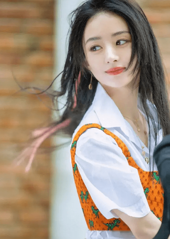赵丽颖|继王子文之后，章若楠又撞衫赵丽颖，网友：效果差太多了吧