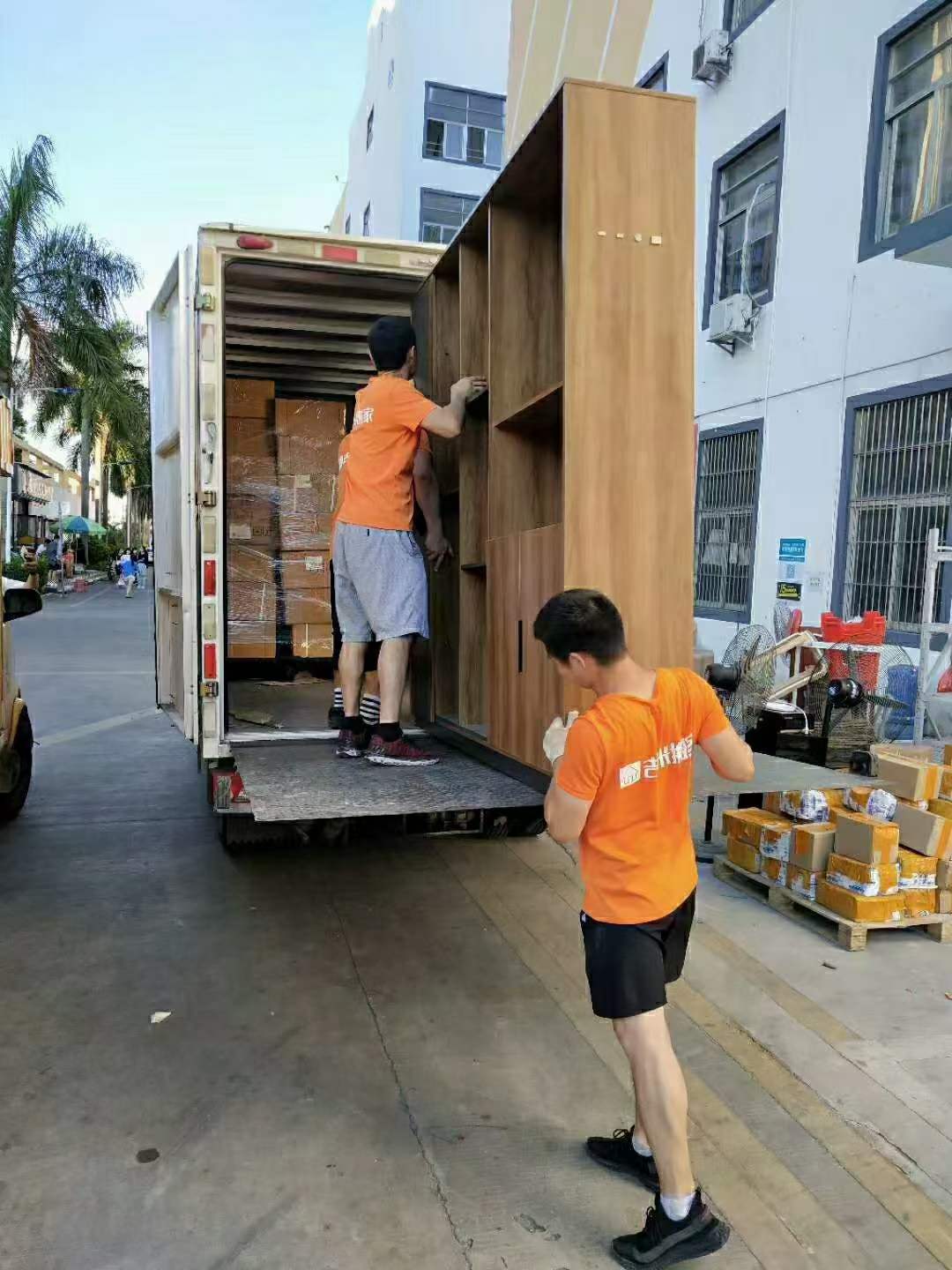 夏季搬家如何简单又快速?_工人