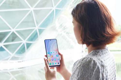 系列|荣耀50 SE正式发售 2399元打造龚俊同款最美直屏