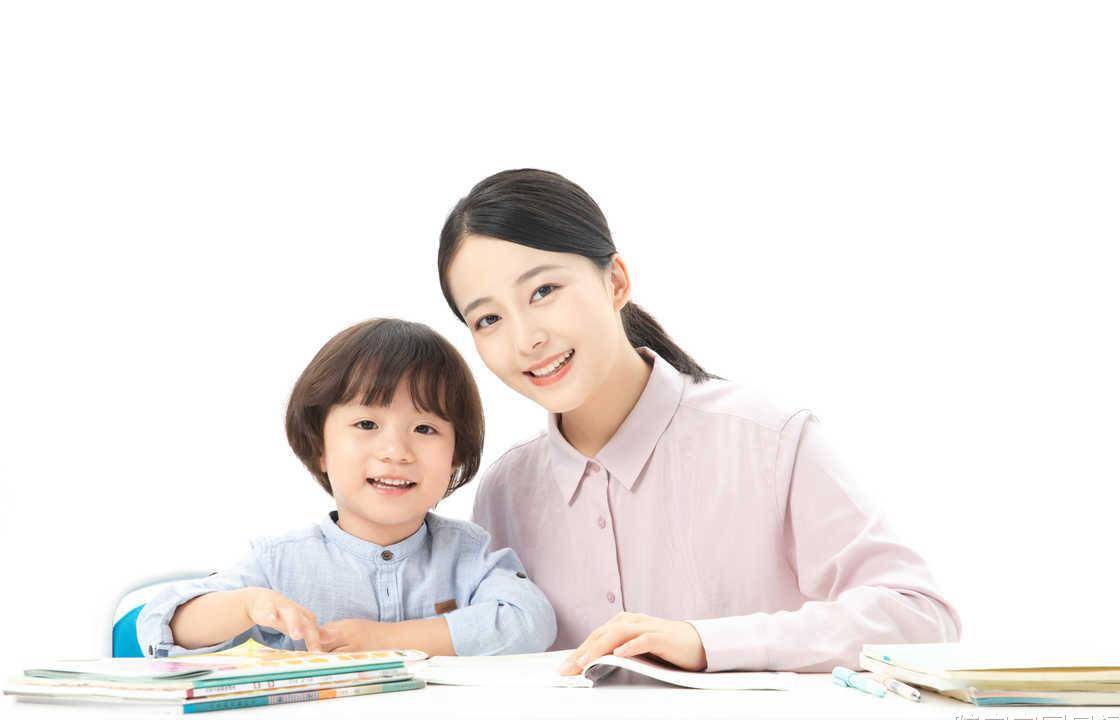 小学四年级已学完小学课程，教育全靠家教？起跑线太高，家长心累