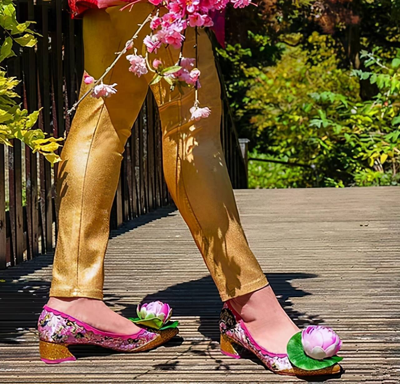 图片[4]-紫罗兰花园的高跟鞋人人夸，迪士尼公主联名鞋却招人骂，也太丑了-金错刀_词牌名