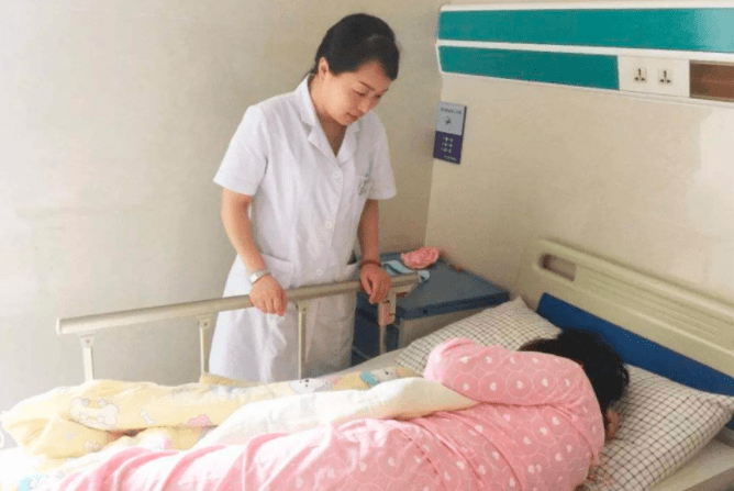 月子|49岁婆婆三胎产女,竟是儿媳伺候月子,网友:神仙婆媳关系