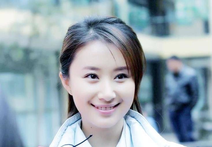 她红的时候,1年有6部戏热播,坐稳收视之王,如今淡出无戏可拍_舒畅