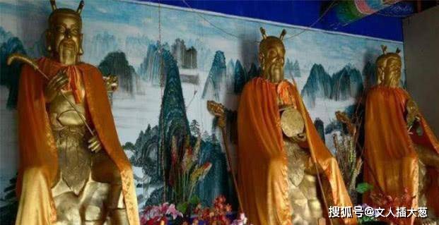 《封神演义》原著中称,杨戬来到的地方是火云洞,拜见的三位圣人分别是