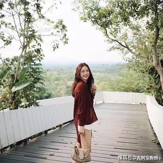 拍照怎么把脸拍小一点 e401f5534b2a4a36ab4d4236779cb875.jpeg