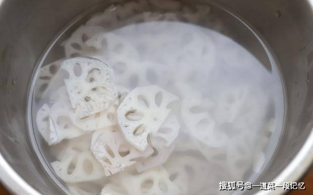 怎么切藕片不碎 d960d9d063e34979bd24eb9002436416.jpeg