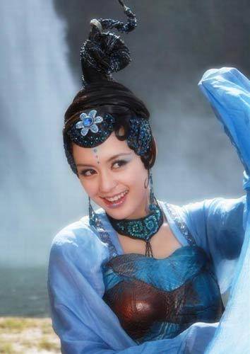 新版《西游记》王力可饰蛟魔王青灵,类似项牌《杨贵妃秘史》何赛飞饰