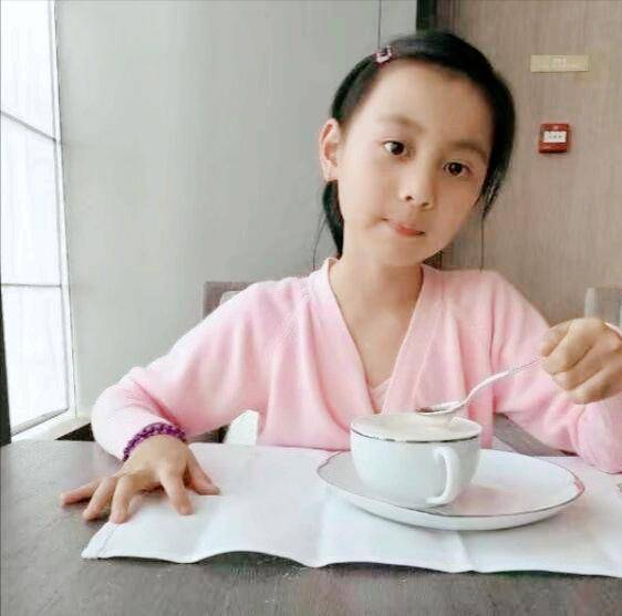 据悉,林生斌的女儿林臻娅从小聪明伶俐,而且遗传了爸