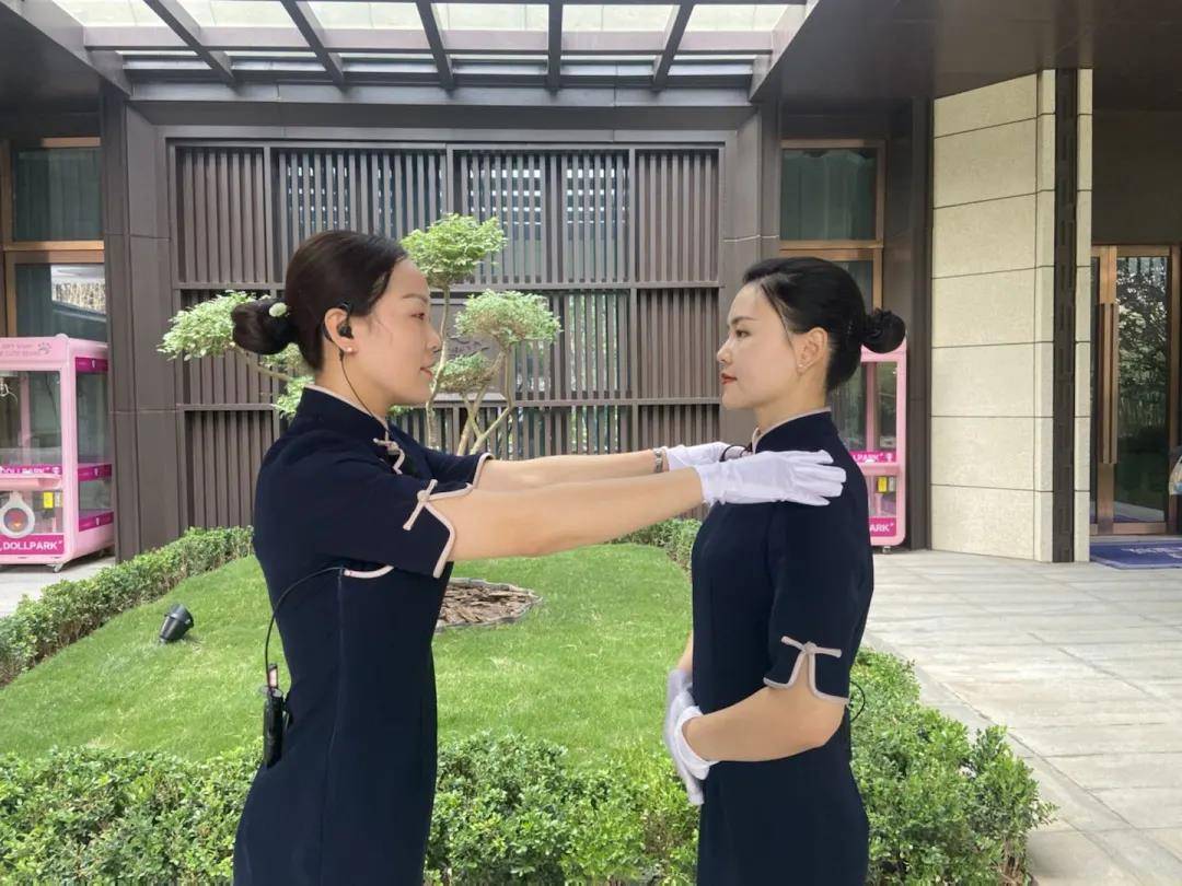 基础礼仪等本月共计划培训21次,实际培训18次客服培训篇①坚持"精细化