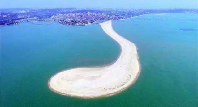 晋江市塘东村附近海域航拍的海上沙堤.