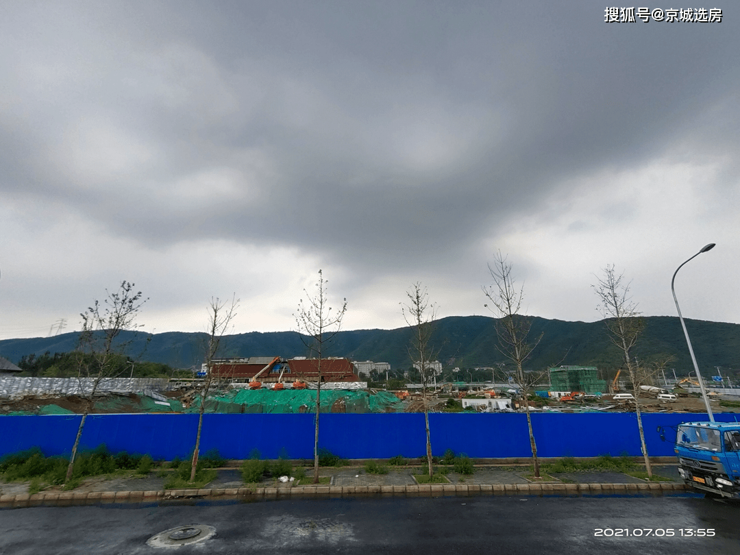 远洋源山春秋 西山绝版低密土地 背山面水大风水格局 冬暖夏凉的生态气候 地块