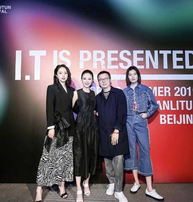 黑色|佟大为妻子关悦身材真好，一袭黑裙秀纤纤玉臂，一点赘肉也没有