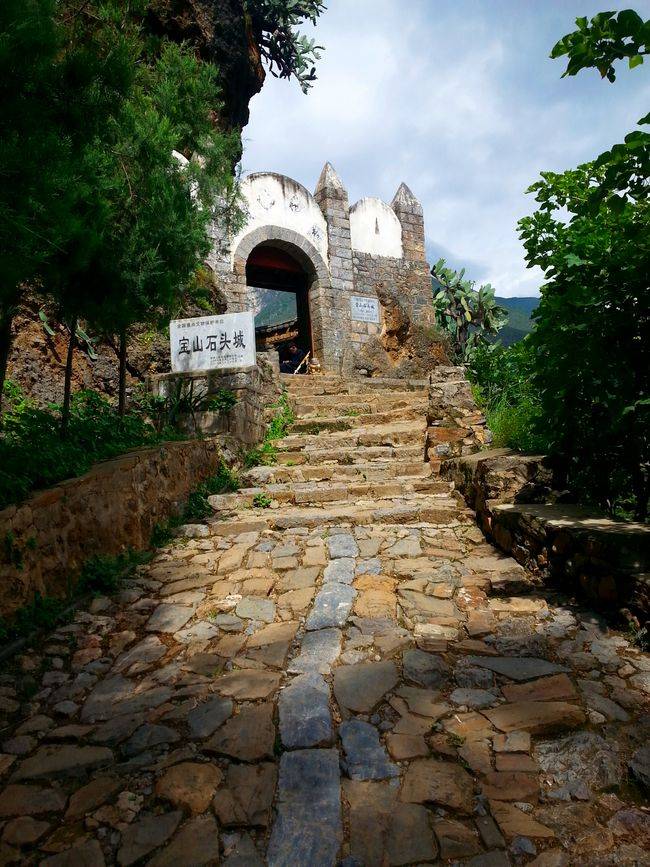 云南丽江小众旅游景点石头城,堪称天险之城