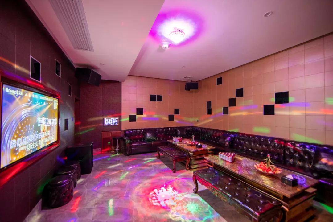 云浮悦天下生态度假区献给世界的泳道别墅