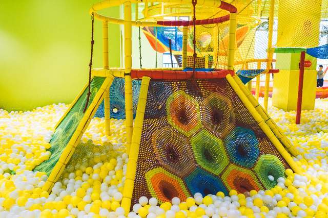 上海宝燕乐园,暑期遛娃好去处,一站式体验四季恒温水乐园乐翻天_滑梯