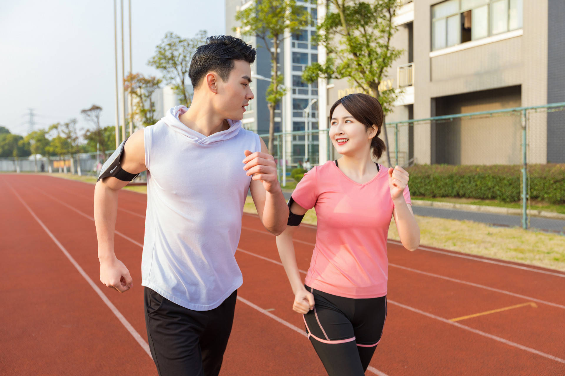 怀得上|男孩催父母二胎：顺其自然半年了，爸爸无奈的保证：这个月就怀