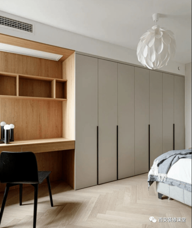 卧室衣柜是做吊顶压低,还是直接通顶?_收纳