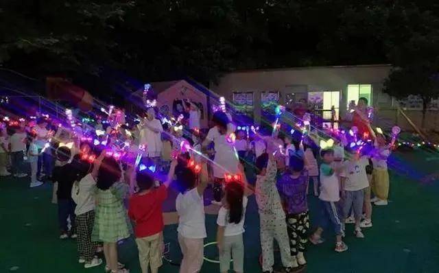 活动|幼儿园开轰趴！“今夜不回家，解放爸和妈”