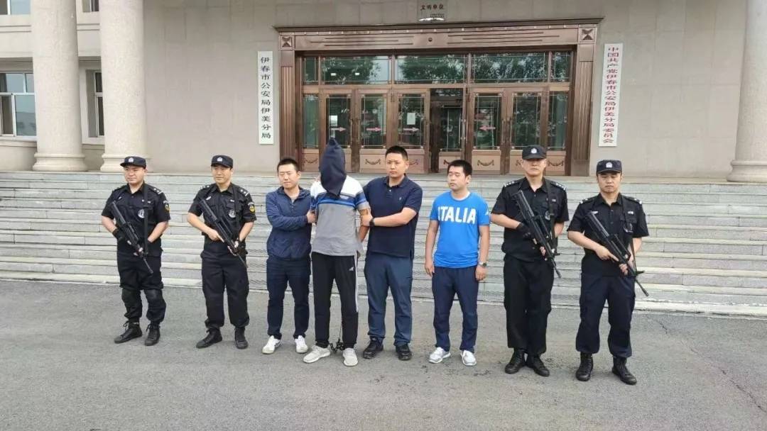 图片由警方提供3日4时,抓捕组在海口市琼州区丁某居住的凤翔大厦门前