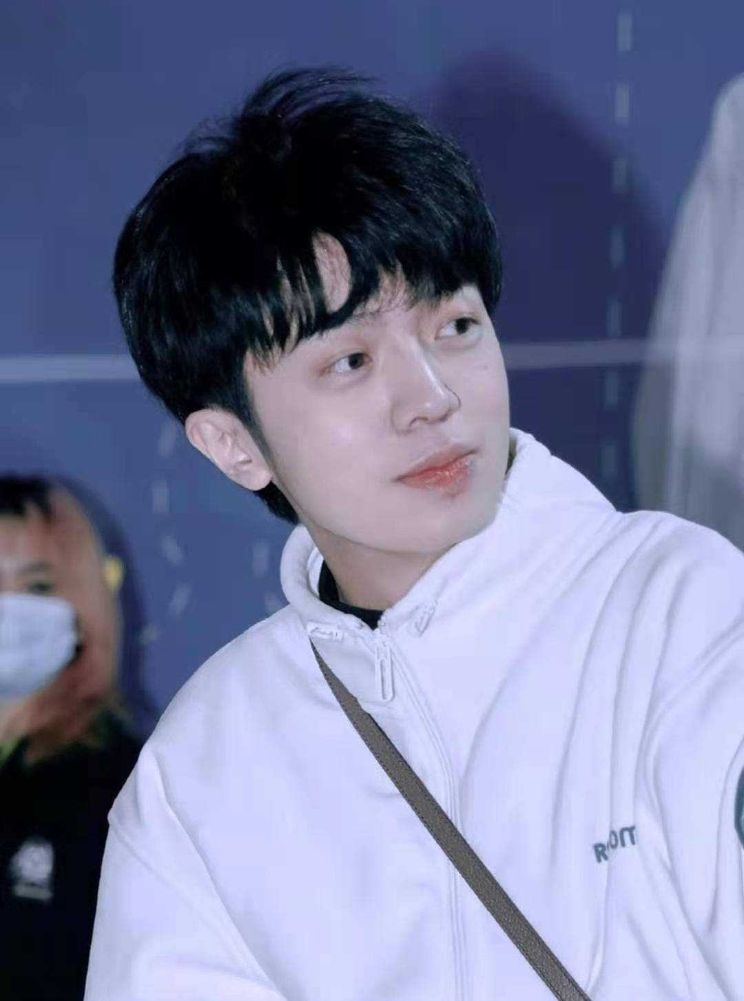 向鞠婧祎道歉之后 姜云升发文澄清家庭出身 否认父亲是百亿富豪 质疑