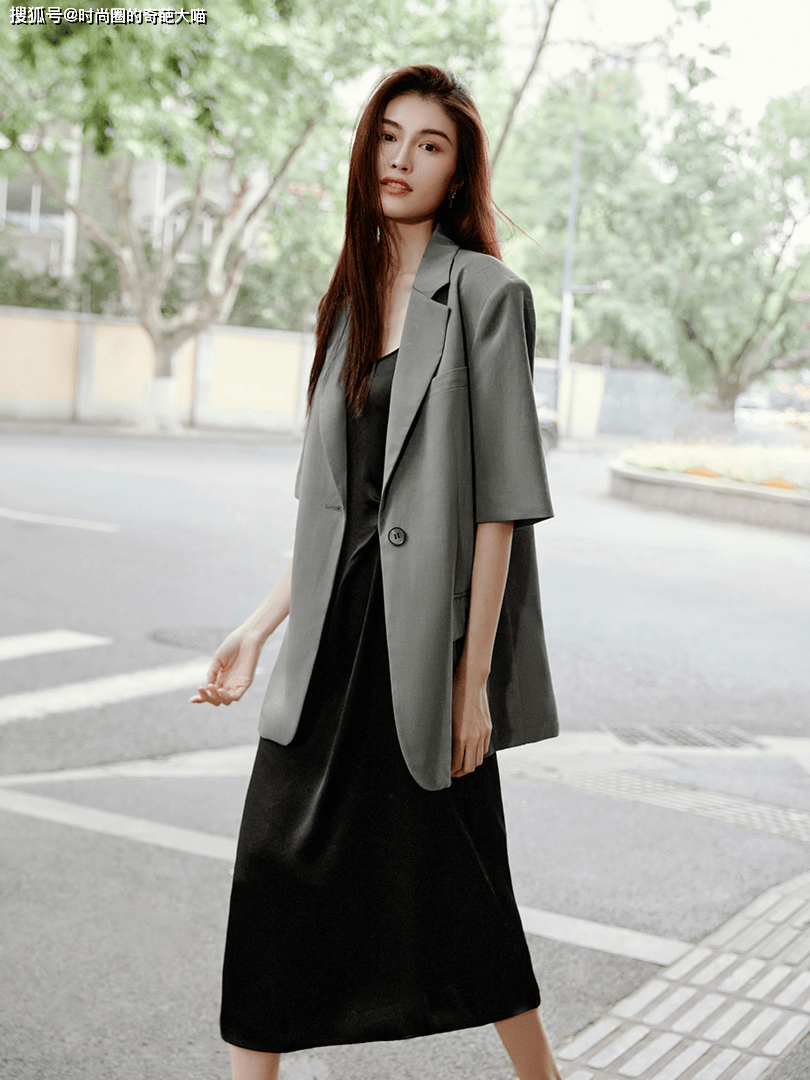 马甲|夏日时髦公式来袭！全套照搬完全OK，难怪超模们街拍也不输秀场