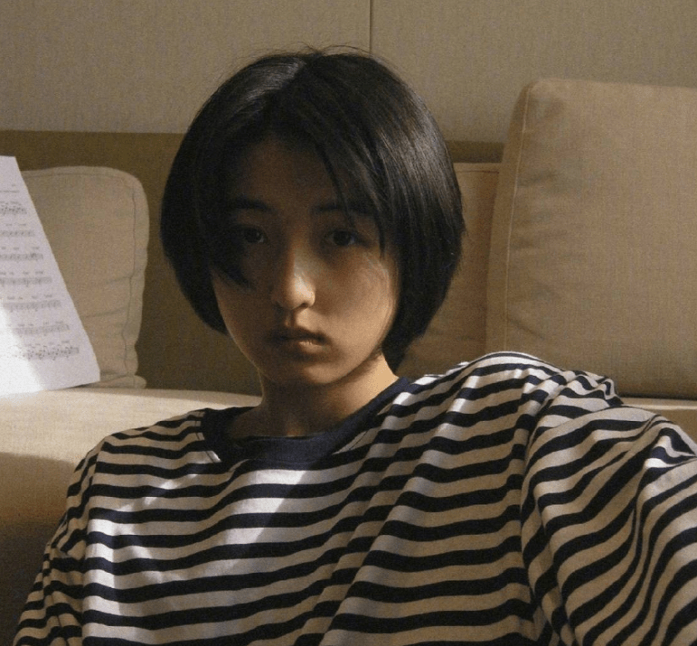 张子枫剪短发图片