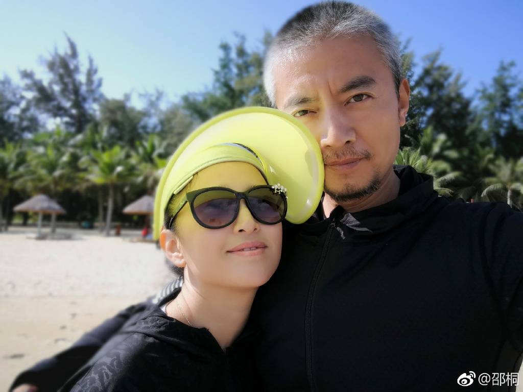 嫁大3岁演员,生下女儿不拍戏,现40岁被遗忘,夫妻同框差距大_杨蕊