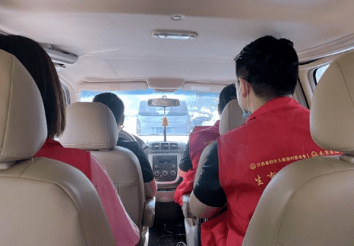 慰问|南京长江医院“2021爱心慰问公益行”：南京栖霞、镇江丹阳