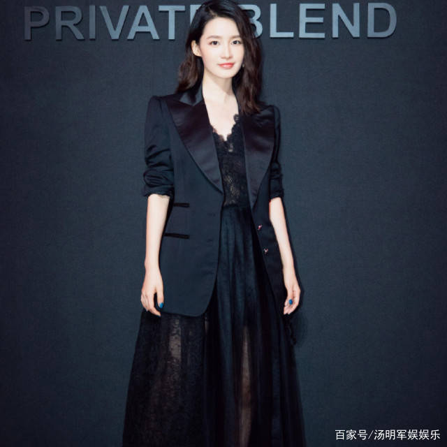 仙女|“妖精”还是“仙女”？李沁演绎长裙魅力，男生们还承受得住？