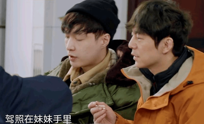 场合|男爱豆画风越来越偏！高跟开叉裙屡出镜，浓妆涂粉成常态