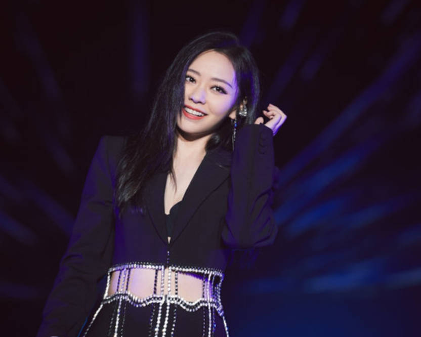 海豚音女歌手张靓颖 abfa99cebe03438aa92e390ce462e389.jpeg