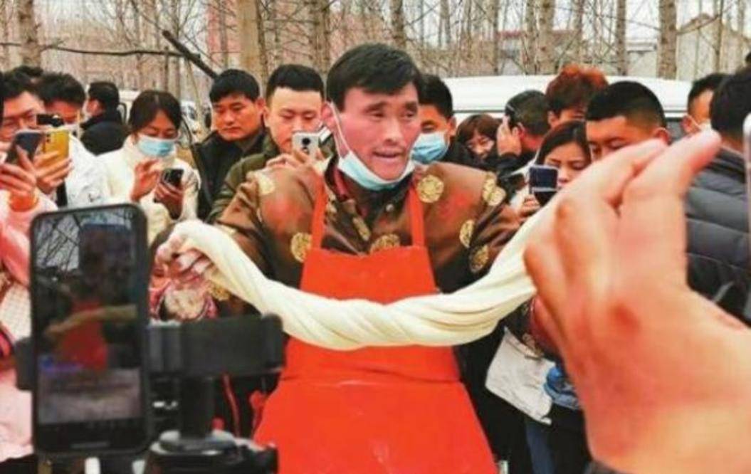 企业|从3元一碗拉面，到注册资金300万开公司，“拉面哥”被网信办点名？