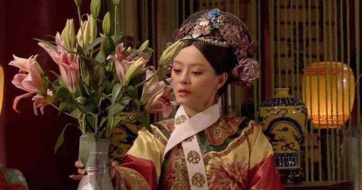 安陵容流产:难怪甄嬛一直紧捂鼻子,你看原著这片段写得都恶心