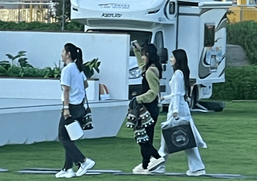 常客|《中餐厅5》飞行嘉宾曝光，本以为只有赵丽颖，不曾想闺蜜也来了