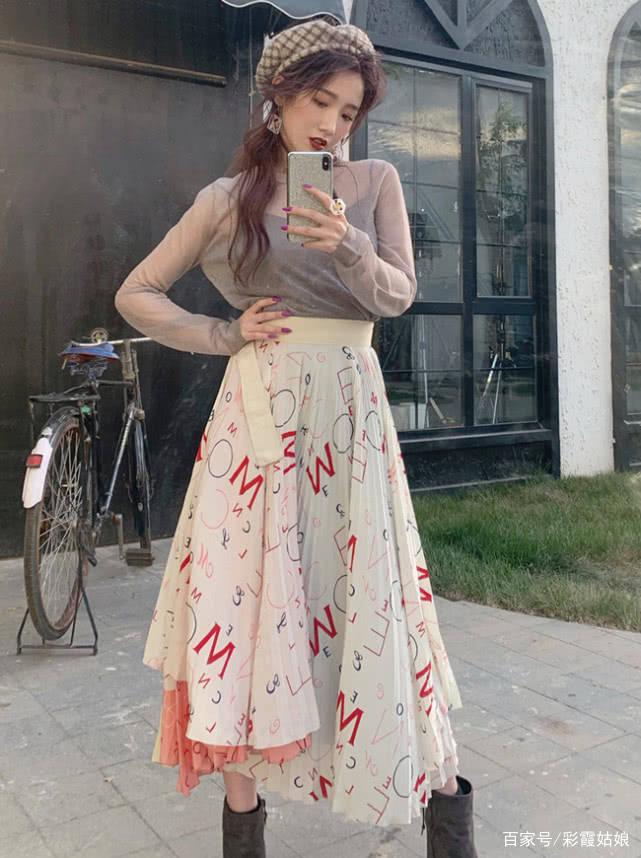 火箭少女|光顾着看孟美岐的脸蛋了，当看到裙子下的“莲藕腿”后，爱上了！